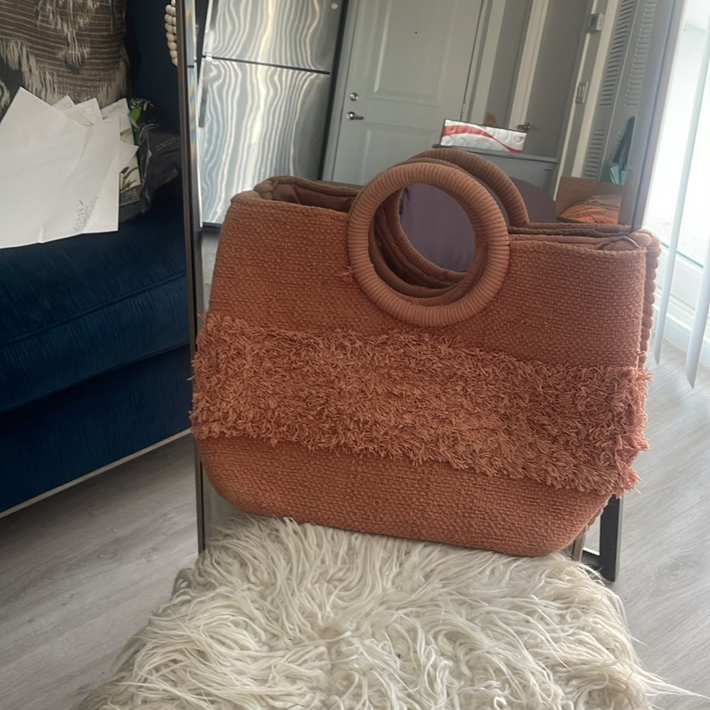 Sandy peach 🍑 Straw beach Tote!